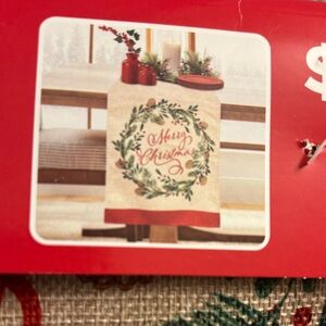 Holiday Style Table Runner NWT Pine Holly Merry Christmas Wreath Design